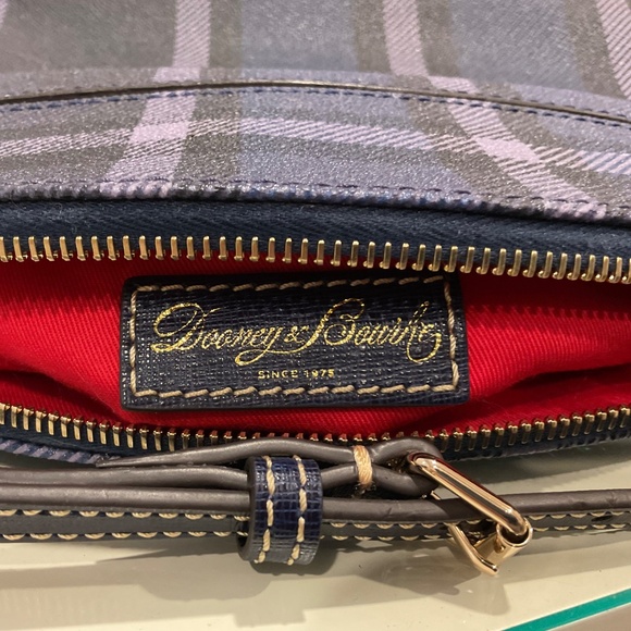 Dooney & Bourke Crossbody NWT 🎁GIFT READY - Picture 4 of 9
